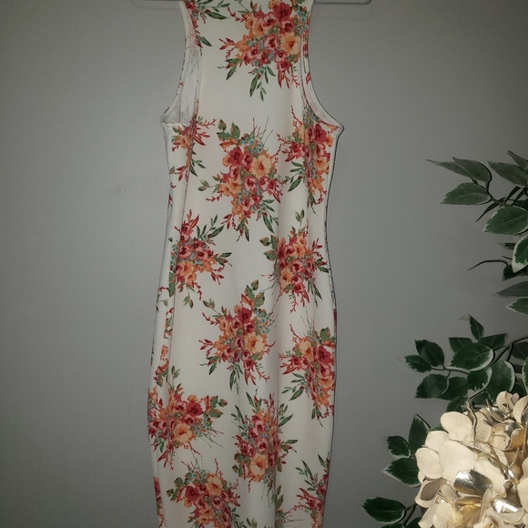 Dress - Picture 2 of 3